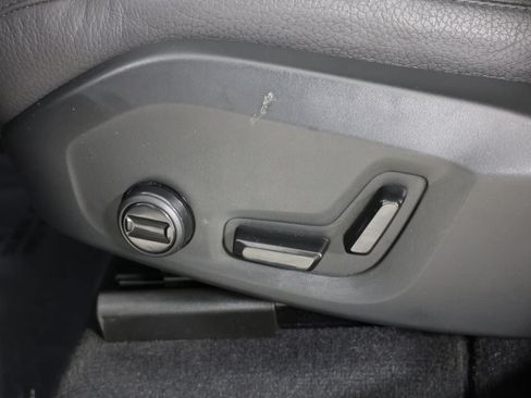 Used 2025 Volvo XC60 B5 Plus AWD/4WD image 25