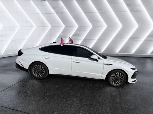 Used 2024 Hyundai Sonata Limited image 1