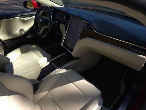 Used 2018 Tesla Model S 100D image 23