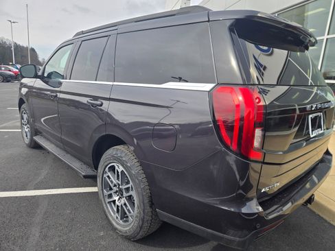 New 2026 Ford Expedition Active image 12