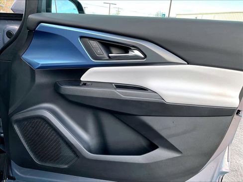 Used 2025 Chevrolet Equinox EV LT image 12