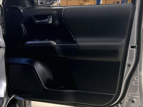 Used 2021 Toyota Tacoma TRD Off-Road image 21