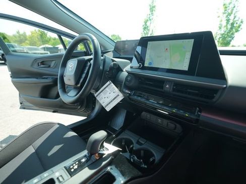 Used 2025 Toyota Prius Plug-In Hybrid FWD image 36