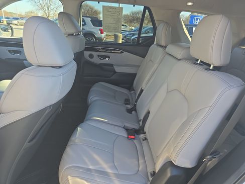 Used 2025 Honda Pilot EX-L image 15