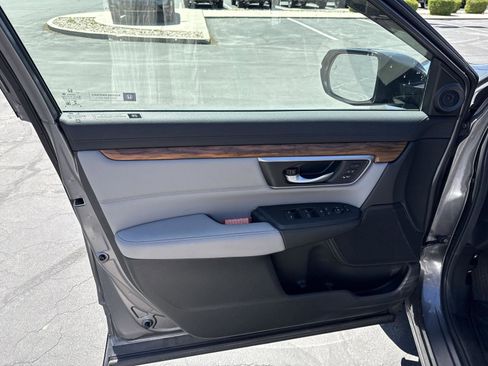 Used 2017 Honda CR-V Touring image 10