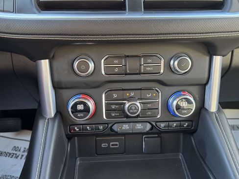 Used 2023 GMC Yukon SLT w/ SLT Luxury Package AWD/4WD image 26