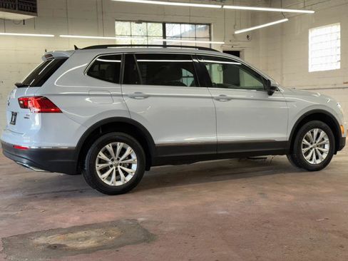 Used 2018 Volkswagen Tiguan SE w/ Panoramic Sunroof Package image 6