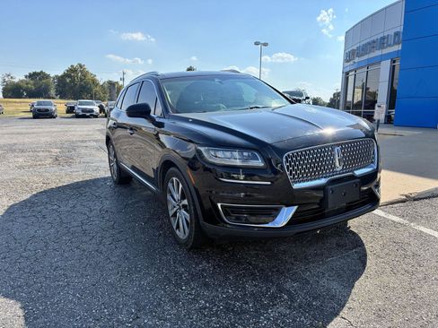 Used 2019 Lincoln Nautilus Select FWD image 2