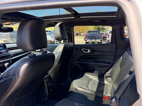 Used 2023 Jeep Compass High Altitude AWD/4WD image 12
