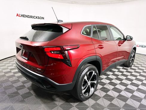 Used 2024 Chevrolet Trax RS w/ Sunroof Package image 3