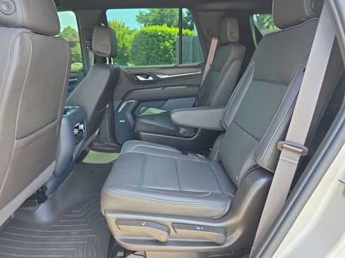 Used 2023 GMC Yukon Denali RWD image 11