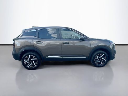 Used 2025 Nissan Kicks SV image 8