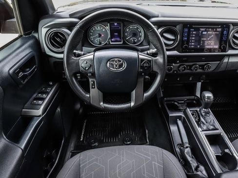 Used 2017 Toyota Tacoma TRD Off-Road w/ Tow Package (A/T) image 25