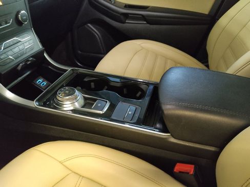 Used 2020 Ford Edge SEL image 26