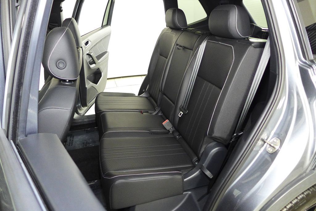 Used 2024 Volkswagen Tiguan SE R-Line FWD image 20