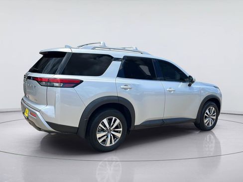Used 2023 Nissan Pathfinder SL FWD image 6