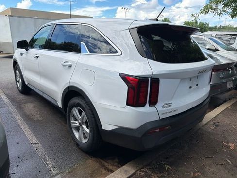 Used 2023 Kia Sorento LX FWD image 4