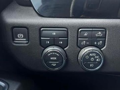 Used 2024 Chevrolet Silverado 2500 LT AWD/4WD image 11