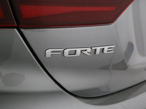 Used 2023 Kia Forte LXS w/ LXS Technology Package image 10