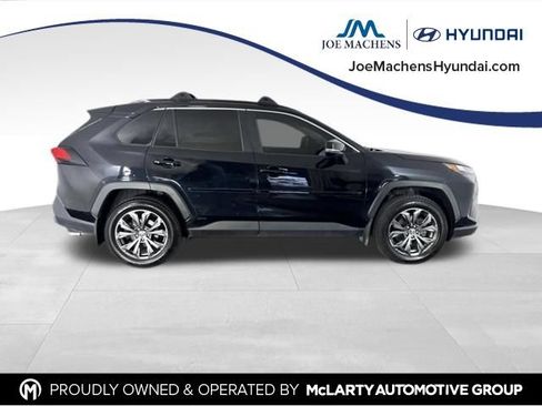 Used 2022 Toyota RAV4 XLE Premium AWD/4WD image 4