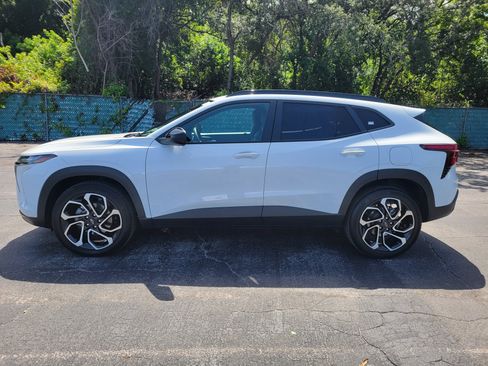 Certified 2024 Chevrolet Trax RS w/ Sunroof Package FWD image 10