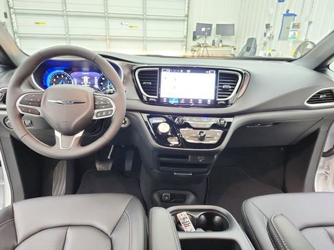 New 2026 Chrysler Voyager LX image 20