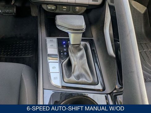 Used 2024 Hyundai Elantra Blue image 30
