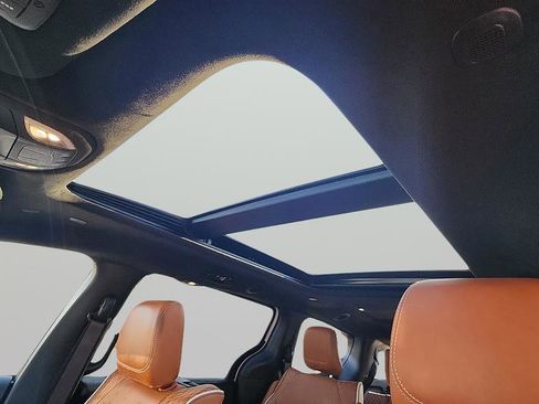 Used 2025 Chrysler Pacifica Pinnacle image 22