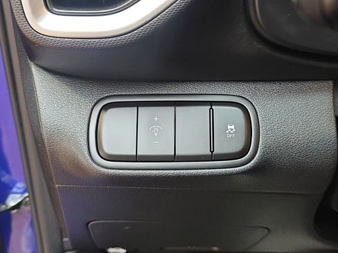 Used 2025 Hyundai Venue SEL image 24