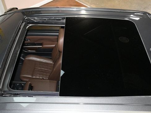 Used 2023 Nissan Titan Platinum Reserve w/ Moonroof Package AWD/4WD image 50