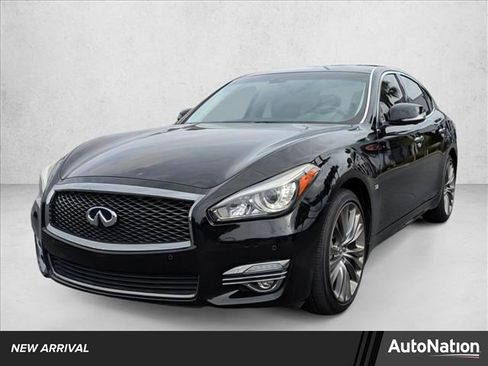 Used 2016 INFINITI Q70 3.7 image 1