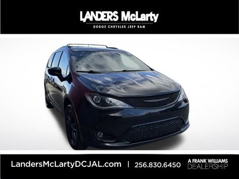 Used 2020 Chrysler Pacifica Touring-L w/ Premium Audio Group image 1