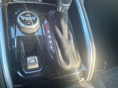 Used 2024 Chevrolet Colorado ZR2 w/ Technology Package AWD/4WD image 26