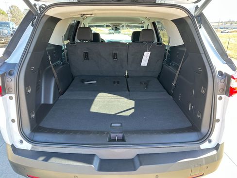 Used 2020 Chevrolet Traverse LT image 22