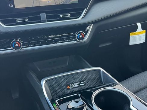 New 2026 Chevrolet Equinox LT w/ Convenience Package II image 15