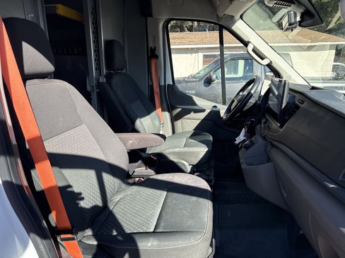 Used 2022 Ford E-Transit 148 High Roof Extended image 22