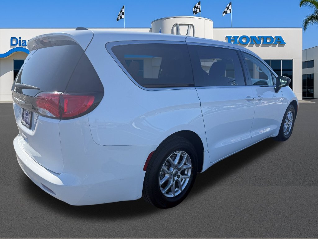 Used 2024 Chrysler Voyager LX FWD image 7