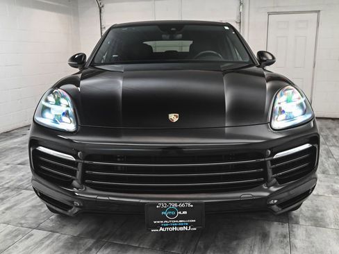 Used 2022 Porsche Cayenne Platinum Edition AWD/4WD image 2