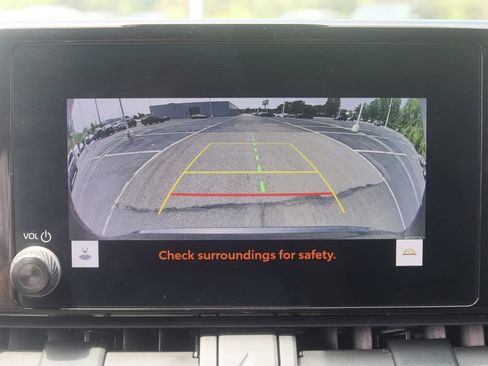 Used 2025 Toyota RAV4 XLE AWD/4WD image 5
