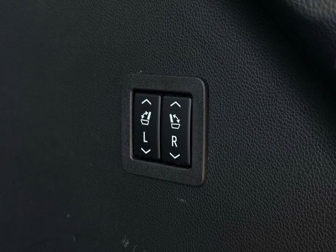 Used 2023 Buick Enclave Avenir w/ Avenir Technology Package image 19