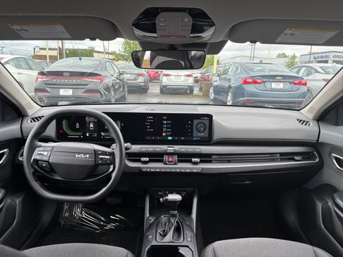 Used 2025 Kia K4 LXS FWD image 32
