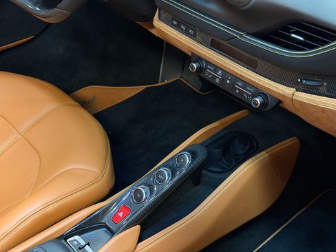 Used 2022 Ferrari F8 Tributo RWD image 16
