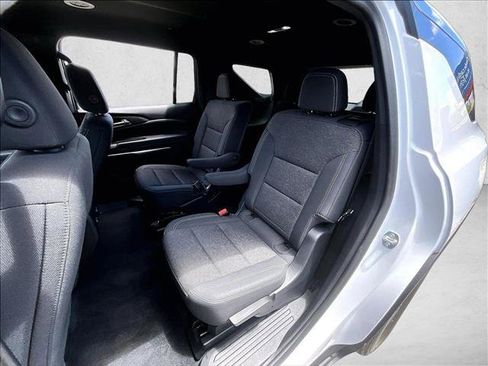Used 2025 Chevrolet Traverse LT FWD image 28