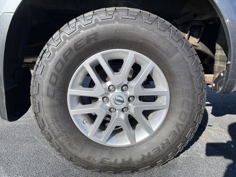 Used 2019 Nissan Frontier SV image 9