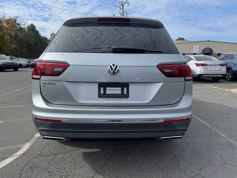 Used 2020 Volkswagen Tiguan SE w/ Panoramic Sunroof Package image 5