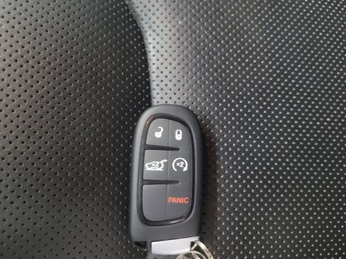 Used 2021 Jeep Cherokee Latitude Lux w/ Comfort/Convenience Group image 32