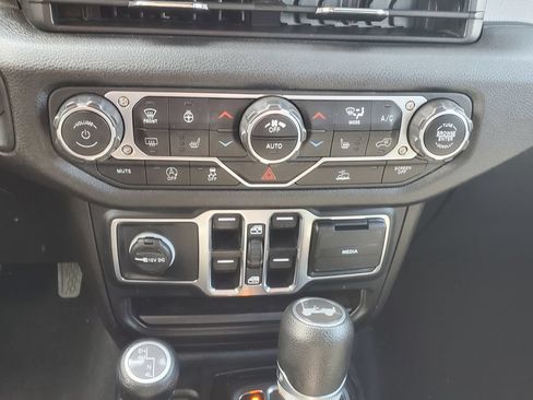 Used 2024 Jeep Wrangler Unlimited Sport AWD/4WD image 25