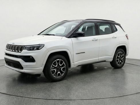 Used 2025 Jeep Compass Trailhawk AWD/4WD image 3