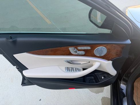 Used 2019 Mercedes-Benz E 300 4MATIC w/ Driver Assistance Package image 8