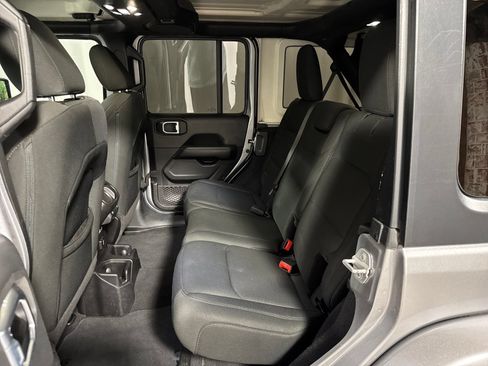 Used 2021 Jeep Wrangler Unlimited Sahara AWD/4WD image 5